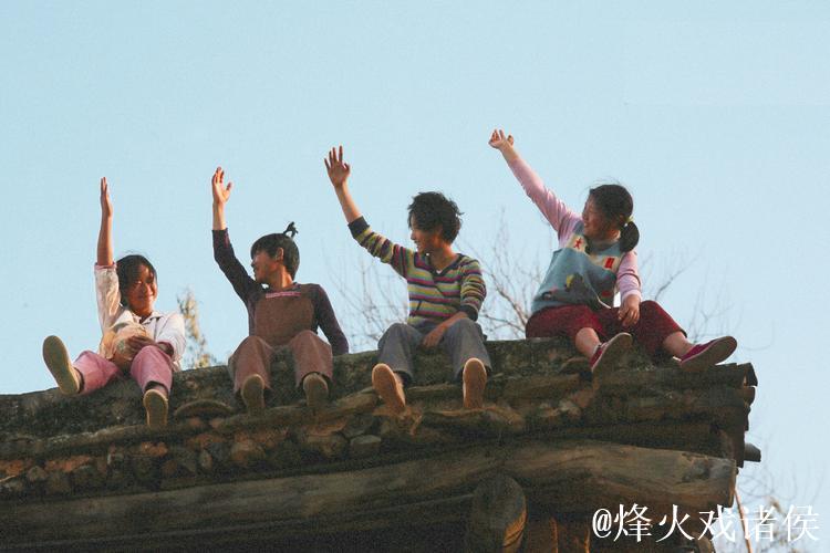 以足球为窗,大山深处的孩子们眺望未来 以足球为窗,大山深处的孩子们眺望未来